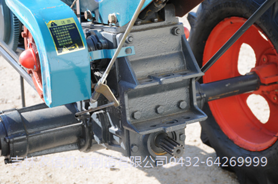 NX181型四驅手(shǒu)扶拖拉機(jī)