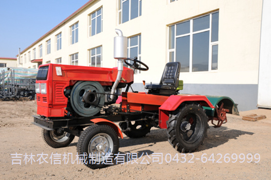 NX32型四(sì)輪拖拉機(jī)