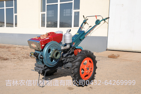 NX181型四驅(qū)手扶拖拉(lā)機